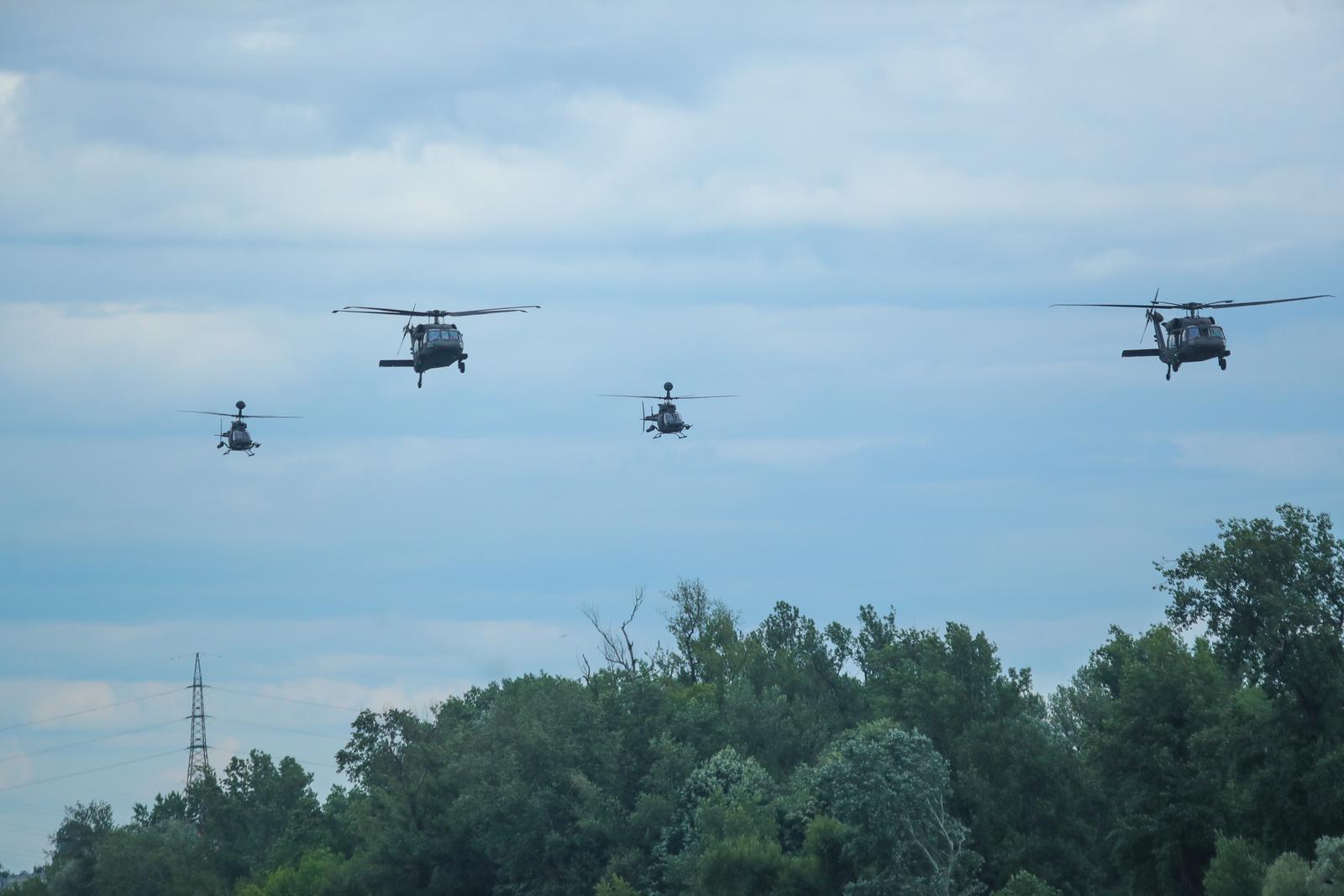 30.05.2024, Zagreb - Obiljezavanje Dana drzavnosti na Jarunu uz pokazne vjezbe Hrvatske vojske i policije. Vojni helikopteri Black Hawk i Kiowa Warrior Photo: Luka Batelic/PIXSELL