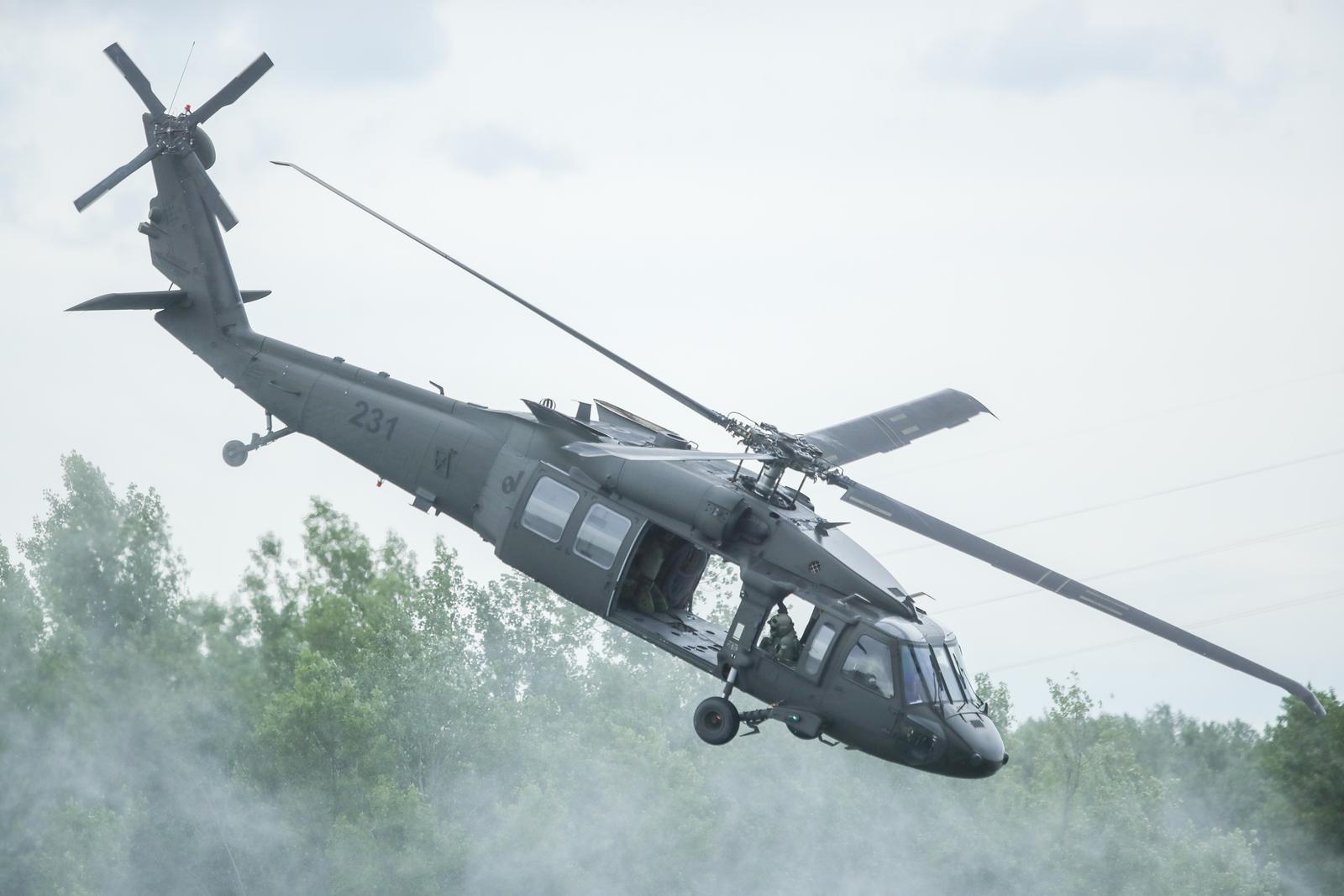 30.05.2024, Zagreb - Obiljezavanje Dana drzavnosti na Jarunu uz pokazne vjezbe Hrvatske vojske i policije. Vojni helikopter Black Hawk Photo: Luka Batelic/PIXSELL