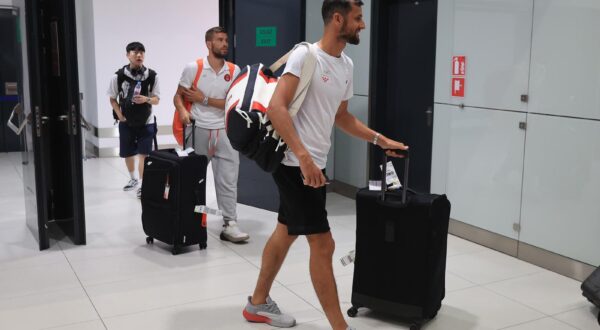 30.07.2024., Zracna luka Franjo Tudjman, Zagreb - Dolazak teniskih olimpijaca Nikola Mektic i Mate Pavic avionom iz Pariza. Photo: Marko Prpic/PIXSELL