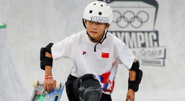 Olympic Qualifier Series 2024 Shanghai - Urban Park, Shanghai, China - May 16, 2024 China's Zheng Haohao in action during the Women's Skateboarding Park Preliminary. REUTERS/Tyrone Siu Photo: TYRONE SIU/REUTERS