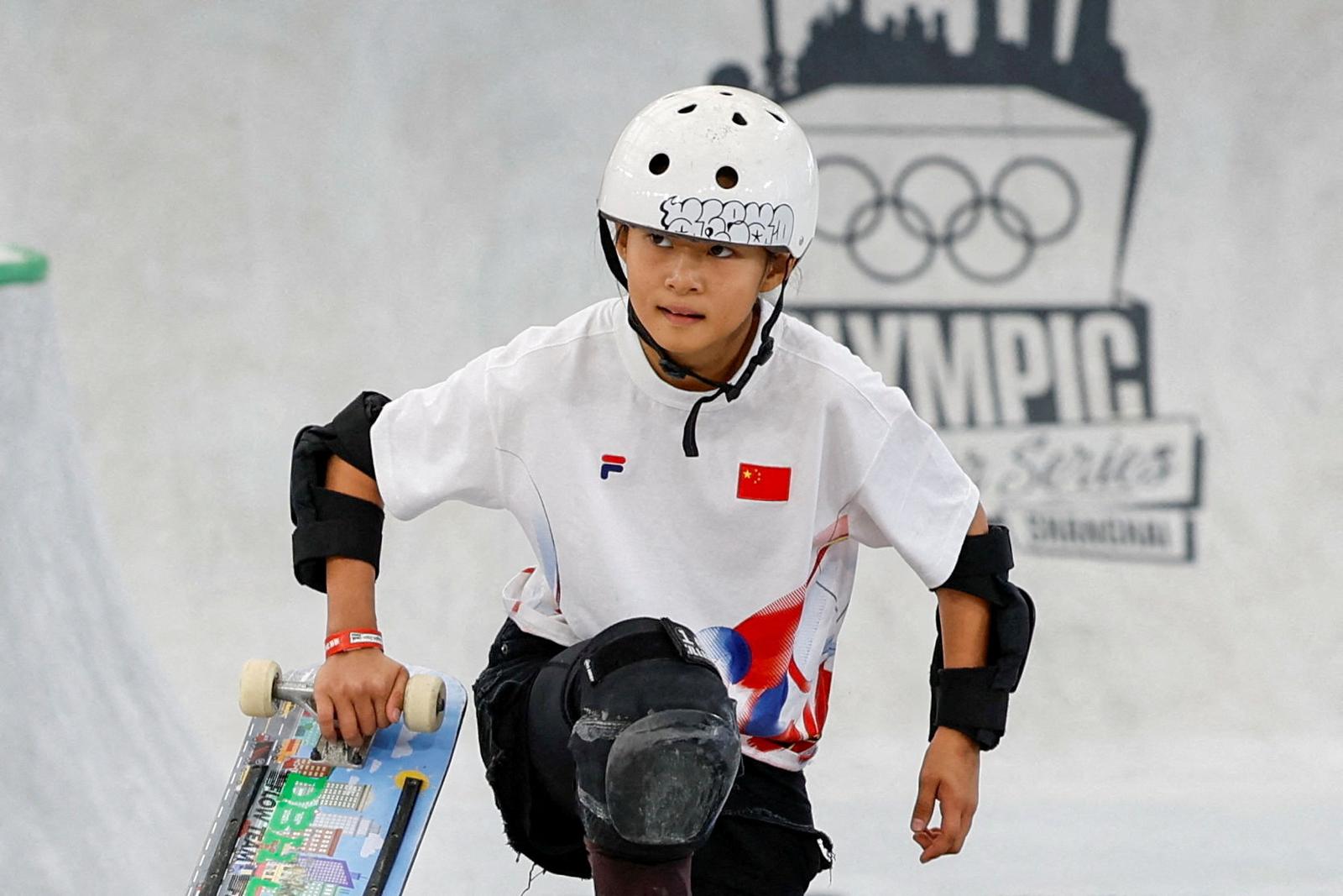 Olympic Qualifier Series 2024 Shanghai - Urban Park, Shanghai, China - May 16, 2024 China's Zheng Haohao in action during the Women's Skateboarding Park Preliminary. REUTERS/Tyrone Siu Photo: TYRONE SIU/REUTERS