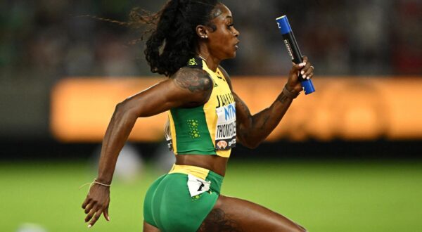 FILE PHOTO: Athletics - World Athletics Championship - Women's 4x100m Relay Heats - National Athletics Centre, Budapest, Hungary - August 25, 2023 Jamaica's Elaine Thompson-Herah  in action during heat 1 REUTERS/Dylan Martinez/File Photo Photo: Dylan Martinez/REUTERS