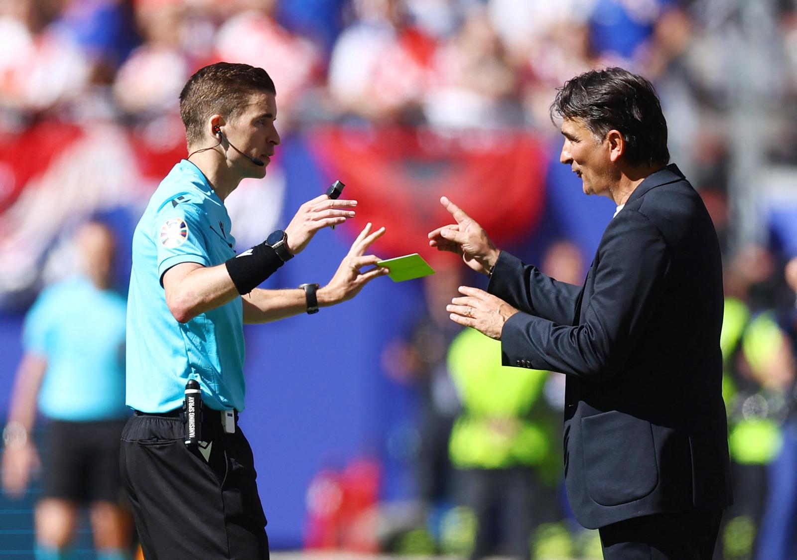 Soccer Football - Euro 2024 - Group B - Croatia v Albania - Hamburg Volksparkstadion, Hamburg, Germany - June 19, 2024 Croatia coach Zlatko Dalic reacts with referee Francois Letexier REUTERS/Lisi Niesner Photo: LISI NIESNER/REUTERS