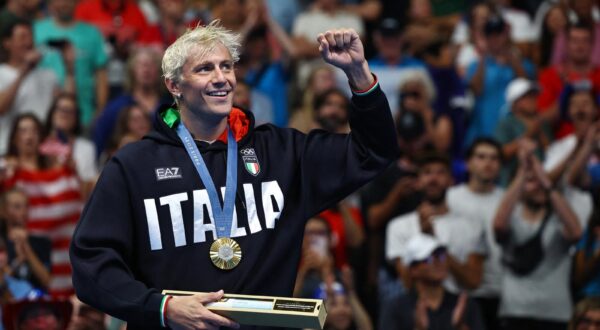 Paris 2024 Olympics - Swimming - Men's 100m Breaststroke Victory Ceremony - Paris La Defense Arena, Nanterre, France - July 28, 2024. Gold medallist Nicolo Martinenghi of Italy celebrates on the podium. REUTERS/Evgenia Novozhenina Photo: EVGENIA NOVOZHENINA/REUTERS