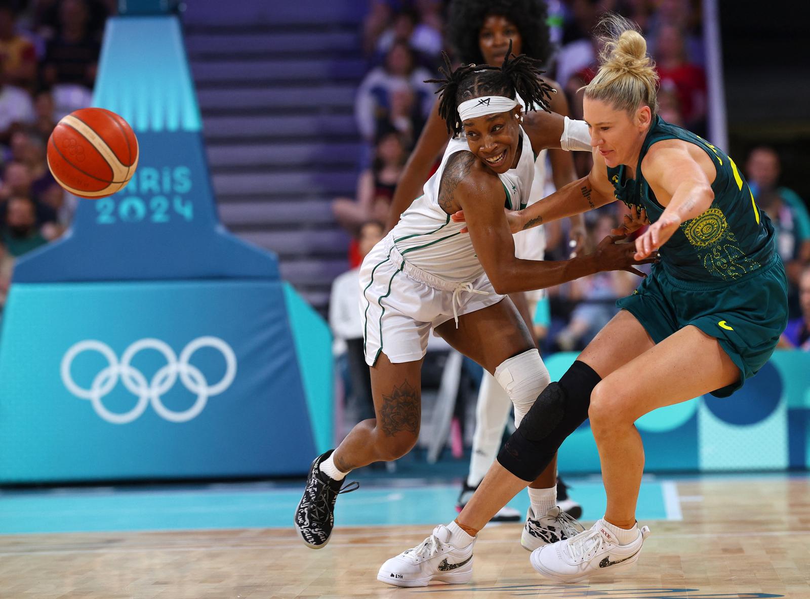 Paris 2024 Olympics - Basketball - Women's Group Phase - Group B - Nigeria vs Australia - Lille, Pierre Mauroy Stadium, Villeneve-d'Ascq, France - July 29, 2024. Ezinne Kalu of Nigeria in action against Lauren Jackson of Australia REUTERS/Brian Snyder Photo: BRIAN SNYDER/REUTERS