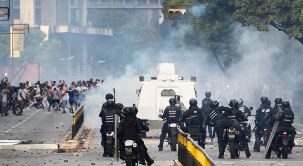 epaselect epa11507675 Members of the Bolivarian National Police (PNB) and the Bolivarian National Guard (GNB) clash with opposition demonstrators during protests over the results of the presidential elections in Caracas, Venezuela, 29 July 2024. Protests are taking place in Caracas after the National Electoral Council (CNE) proclaimed that Nicolas Maduro was re-elected president of Venezuela, following elections held on 28 July. Thousands of citizens have come out to protest against the results announced by the National Electoral Council (CNE), which gave President Maduro 51.2% of the votes, a figure questioned by the opposition and by a good part of the international community. Opposition leader Maria Corina Machado claims they have obtained enough of the vote tallies to prove they won the presidential elections that took place on 28 July.  EPA/Henry Chirinos