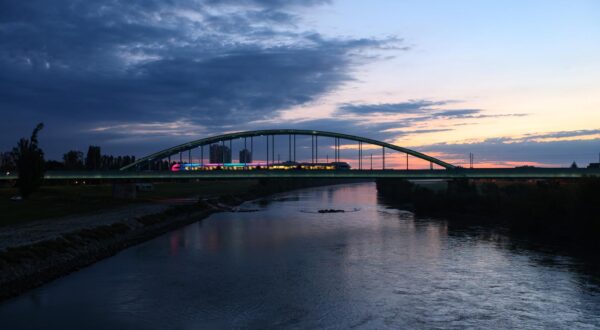 05.10.2023.,Zagreb - Svitanje na Savskom mostu Photo: Boris Scitar/PIXSELL