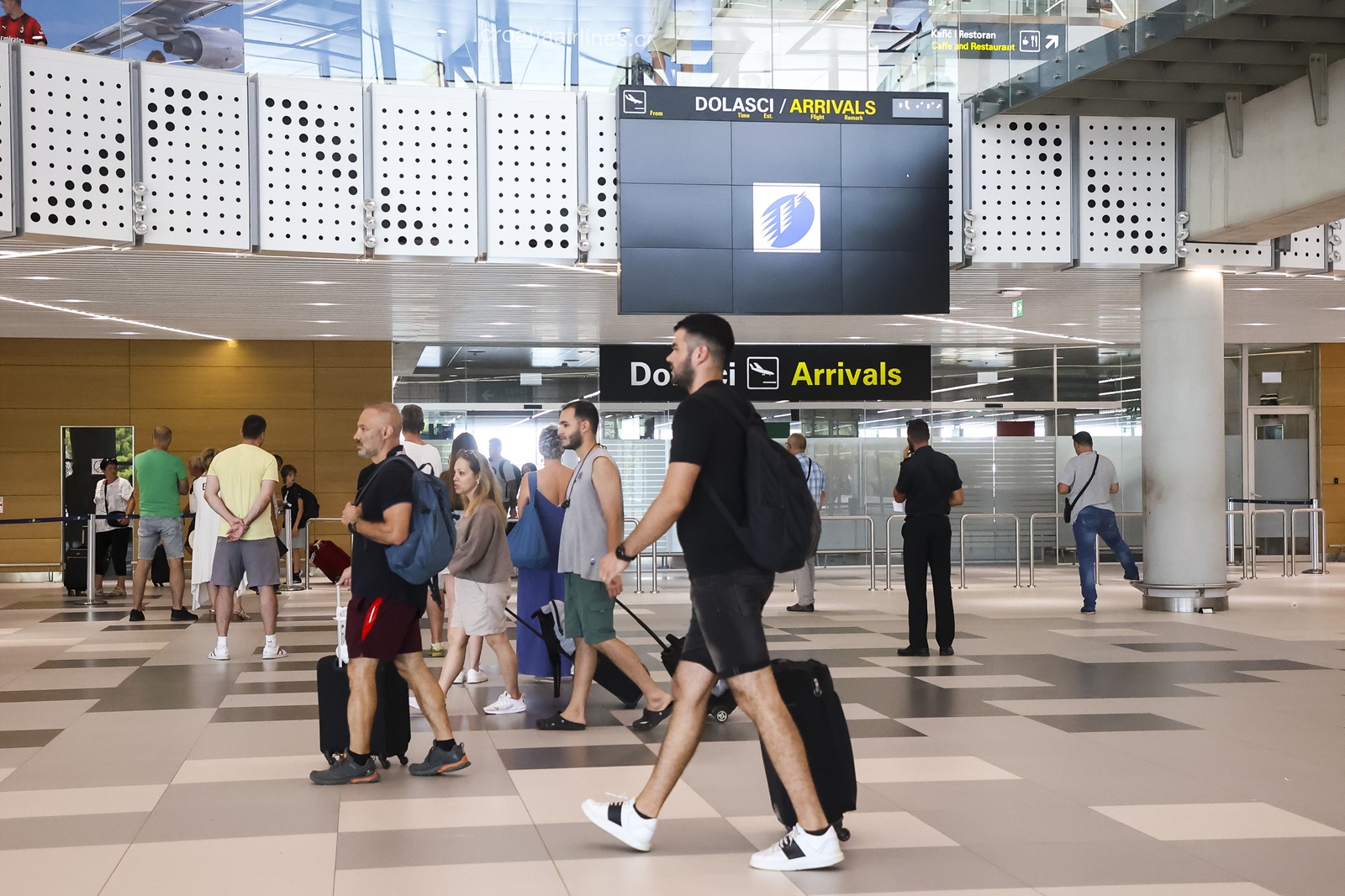 Kaštel Štafilić, 23.07.2024. - Zbog hakerskog napada na sustave Zračne luke Sveti Jeronim od sinoć traju poteškoće u odlascima aviona te su nastale gužve.
foto HINA/ Miroslav LELAS/ lm