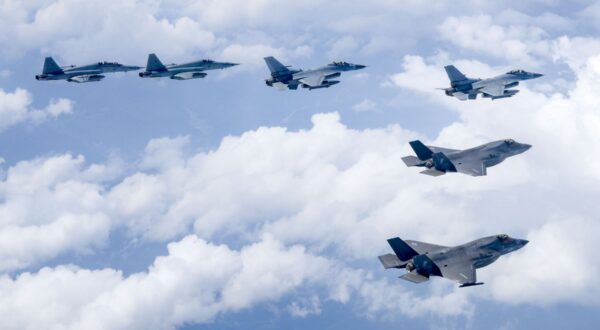 epa11495106 A handout photo made available by South Korean Air Force shows South Korean and US fighters flying in formation during a joint drill over an air base in Suwon, South Korea, 24 July 2024.  EPA/South Korean Air Force SOUTH KOREA OUTHANDOUT EDITORIAL USE ONLY/NO SALES