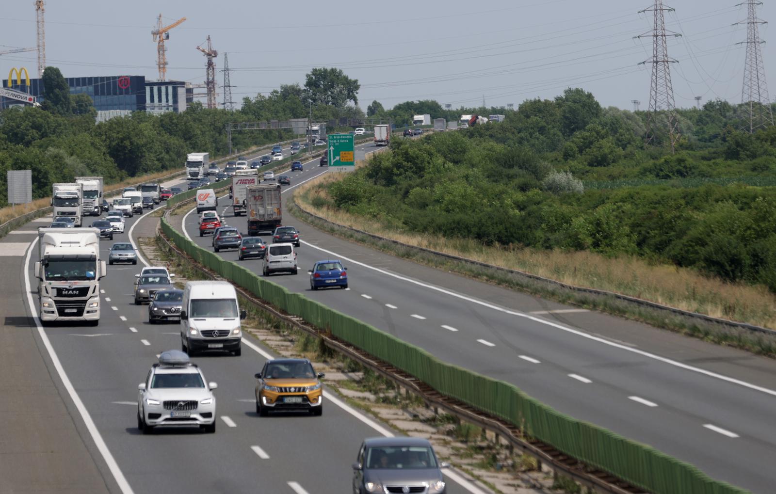 10.07.2023.,Zagreb - Pojacan je promet na autocesti A1 izmedju naplate Lucko i Cvora Karlovac u smjeru mora te se povremeno vozi u kolonama uz zastoje. Photo: Luka Stanzl/PIXSELL