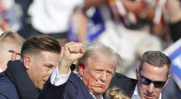 epa11476744 Former US President Donald Trump is rushed off stage by secret service after an incident during a campaign rally at the Butler Farm Show Inc. in Butler, Pennsylvania, USA, 13 July 2024.  EPA/DAVID MAXWELL