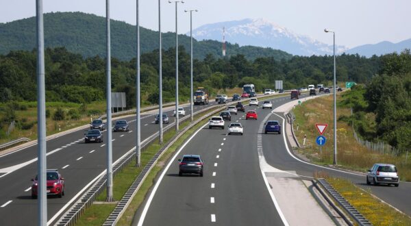 30.06.2024.,  Gospic - Pojacani promet na autocesti A1 u oba smjera. Photo: Matija Habljak/PIXSELL