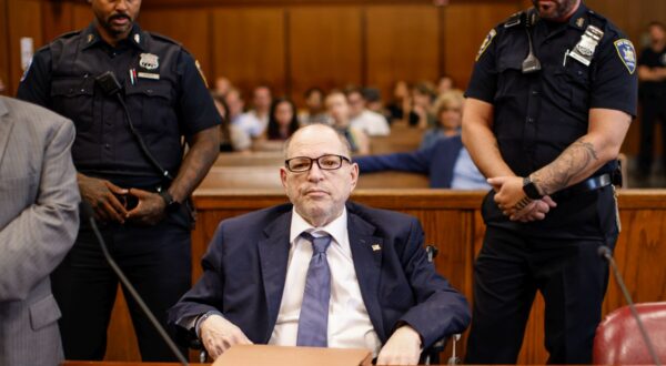 epa11487995 Former Hollywood producer Harvey Weinstein appears for a status hearing in New York Criminal Court in New York, New York, USA, 19 July 2024. In earlier court hearings, prosecutors from the New York District Attorney’s Office have indicated plans to bring new sexual assault charges against Weinstein. Weinstein was convicted in 2020 of rape and sexual assault, but the New York State Court of Appeals overturned those convictions earlier this year after determining that the trial judge allowed testimony from unrelated cases to be used as evidence.  EPA/KENA BETANCUR