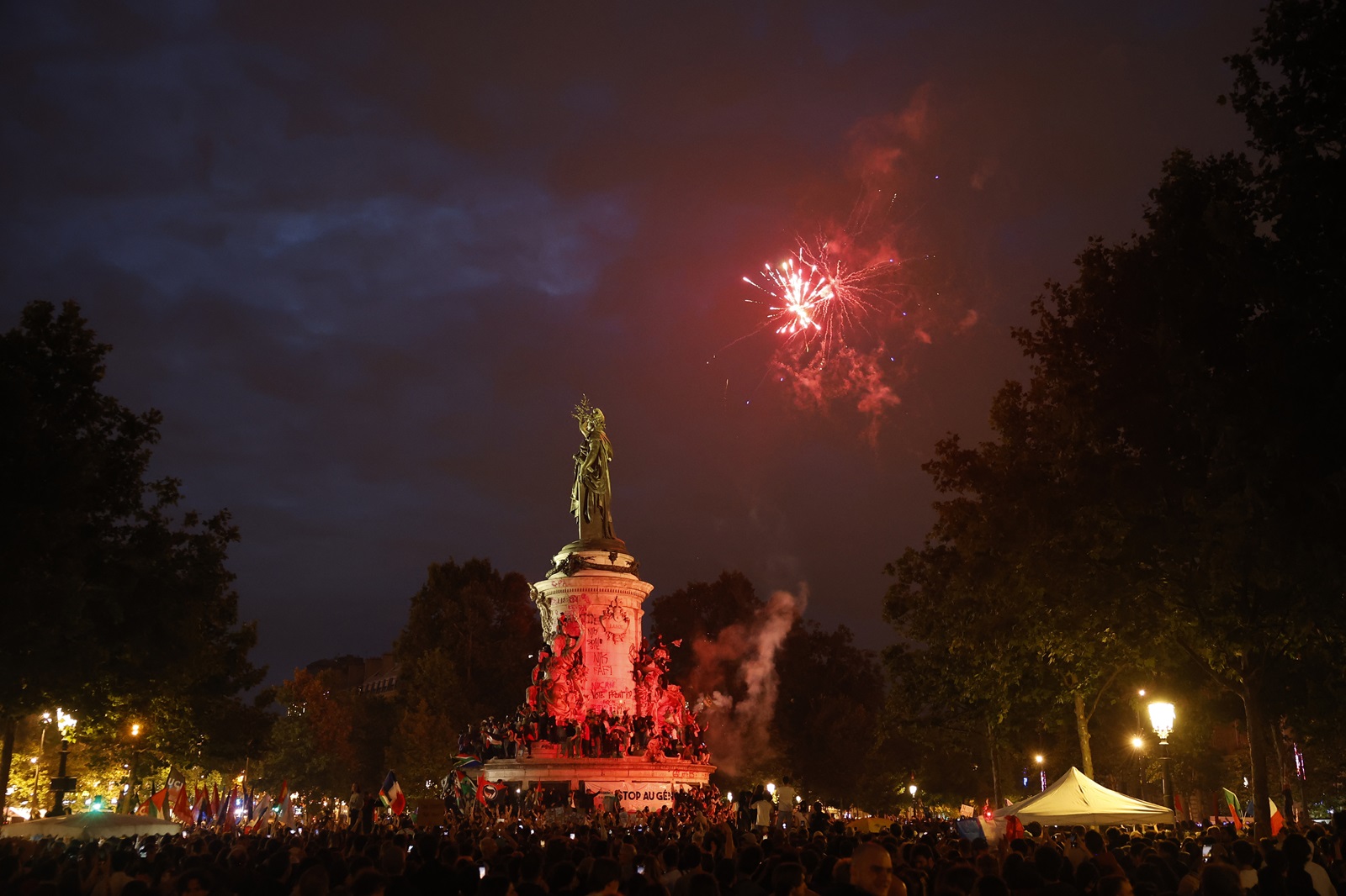 epa11466051 People react after the second round of the French legislative elections results at Place de la Republique in Paris, France, 07 July 2024. France voted in the second round of the legislative elections on 07 July. According to the first official results, the left-wing New Popular Front (Nouveau Front populaire, NFP) was ahead of President Macron's party and Le Pen's far-right National Rally (RN).  EPA/YOAN VALAT