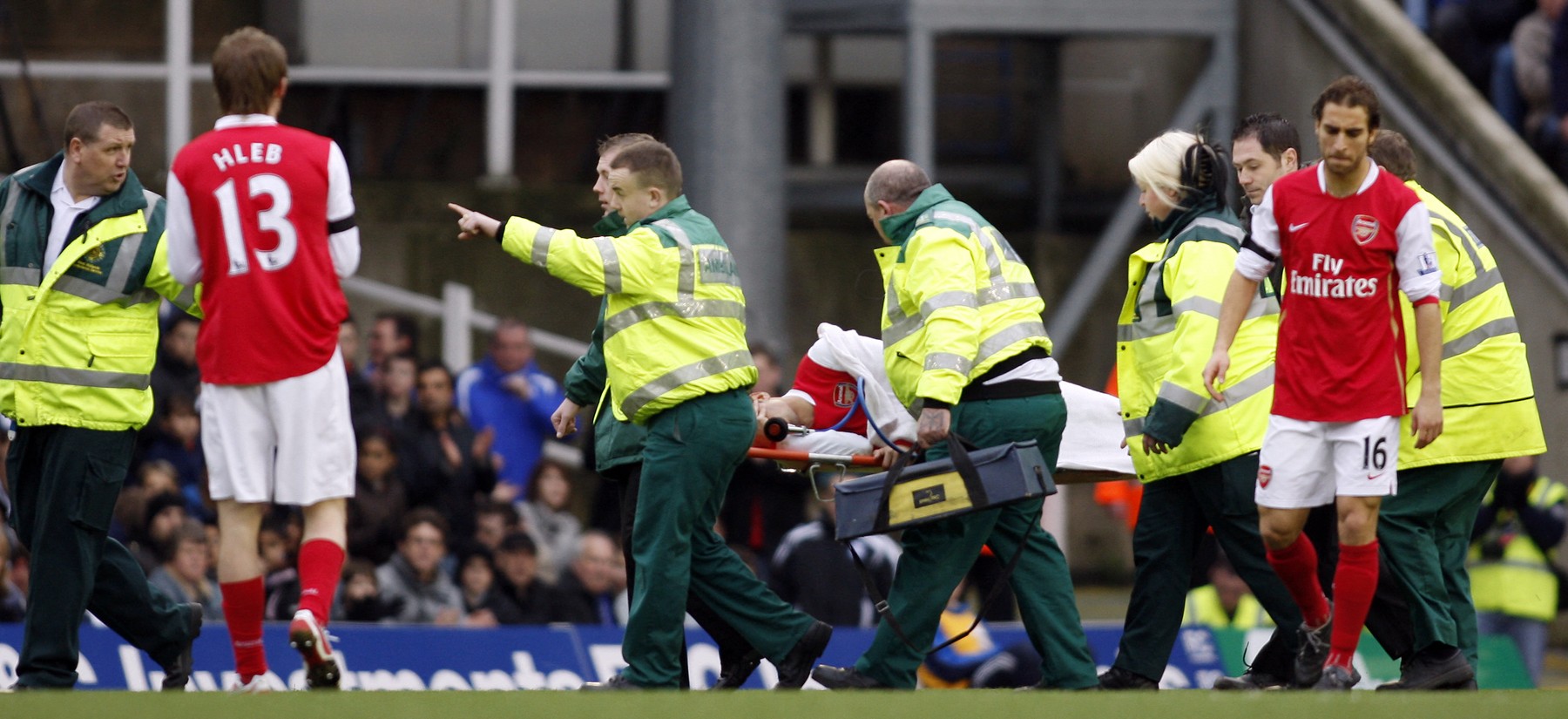 Paramedics stretcher off Arsenal's Eduardo da Silva following a tackle by Birmingham City's Martin Taylor (not pictured) at St. Andrews Stadium in Birmingham on February 23, 2008. Eduardo suffered a broken leg in the tackle early in the game. The game ended 2-2 after an injury time penalty scored by Everton's James McFadden. AFP PHOTO ADRIAN DENNIS 
Mobile and website use of domestic English football pictures are subject to obtaining a Photographic End User Licence from Football DataCo Ltd Tel : +44 (0) 207 864 9121 or e-mail accreditations@football-dataco.com - applies to Premier and Football League matches.,Image: 24388101, License: Rights-managed, Restrictions: Mobile and website use of domestic English football pictures are subject to obtaining a Photographic End User Licence from Football DataCo Ltd Tel : +44 (0) 207 864 9121 or e-mail accreditations@football-dataco.com - applies to Premier and Football League, Model Release: no, Credit line: ADRIAN DENNIS / AFP / Profimedia