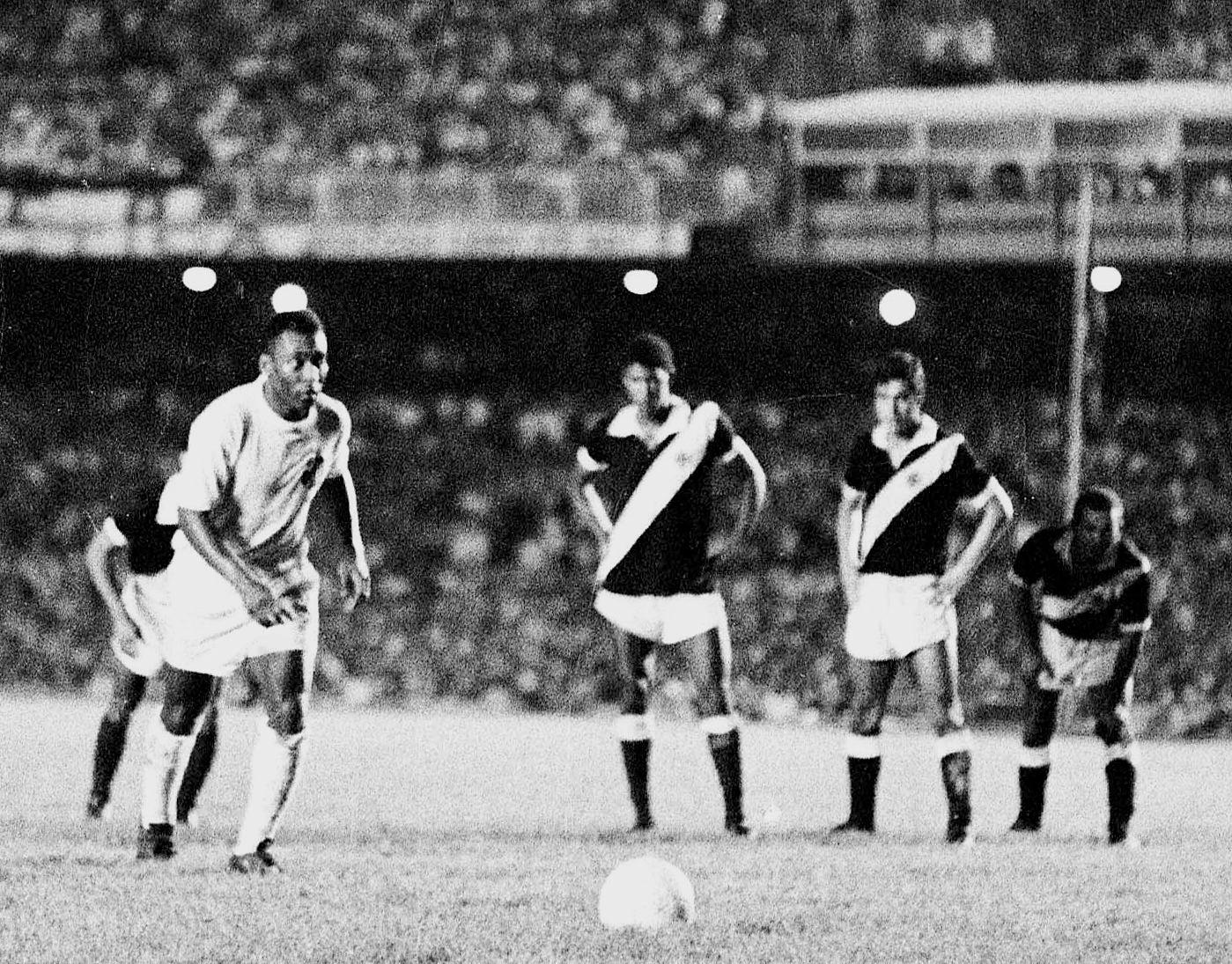 Picture taken on November 19, 1969 shows Santos football player Pele preparing to score his 1000th goal from the penalty spot against Vasco de Gama at the Maracana stadium in Rio de Janeiro.,Image: 68162824, License: Rights-managed, Restrictions: Brazil OUT / RESTRICTED TO EDITORIAL USE - MANDATORY CREDIT "AFP PHOTO/DOMICIO PINHEIRO" - NO MARKETING NO ADVERTISING CAMPAIGNS - INTERNET OUT- DISTRIBUTED AS A SERVICE TO CLIENTS, ***
HANDOUT image or SOCIAL MEDIA IMAGE or FILMSTILL for EDITORIAL USE ONLY! * Please note: Fees charged by Profimedia are for the Profimedia's services only, and do not, nor are they intended to, convey to the user any ownership of Copyright or License in the material. Profimedia does not claim any ownership including but not limited to Copyright or License in the attached material. By publishing this material you (the user) expressly agree to indemnify and to hold Profimedia and its directors, shareholders and employees harmless from any loss, claims, damages, demands, expenses (including legal fees), or any causes of action or allegation against Profimedia arising out of or connected in any way with publication of the material. Profimedia does not claim any copyright or license in the attached materials. Any downloading fees charged by Profimedia are for Profimedia's services only. * Handling Fee Only 
***, Model Release: no, Credit line: DOMICIO PINHEIRO / AFP / Profimedia