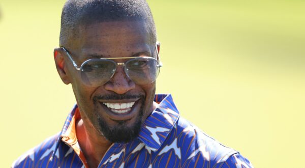 HONOLULU, HAWAII - JANUARY 10: Actor Jamie Foxx looks on during the pro-am prior to the Sony Open in Hawaii at Waialae Country Club on January 10, 2024 in Honolulu, Hawaii.   Michael Reaves,Image: 835919623, License: Rights-managed, Restrictions: , Model Release: no, Credit line: Michael Reaves / Getty images / Profimedia