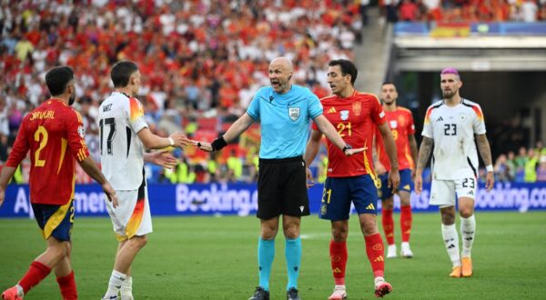 STUTTGART, GERMANY - JULY 05: Referee Anthony Taylor warns the players during the UEFA Euro 2024 quarter-final football match between Spain and Germany at the Stuttgart Arena in Stuttgart on July 5, 2024. Gokhan Balci / Anadolu/ABACAPRESS.COM,Image: 887547534, License: Rights-managed, Restrictions: , Model Release: no, Credit line: AA/ABACA / Abaca Press / Profimedia