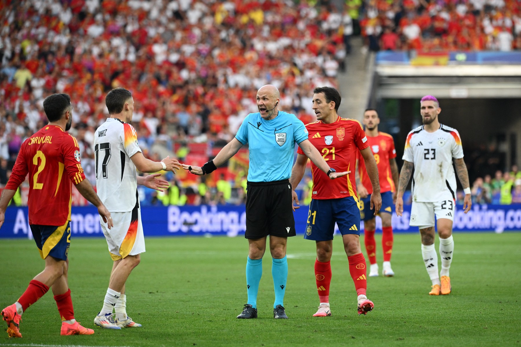 STUTTGART, GERMANY - JULY 05: Referee Anthony Taylor warns the players during the UEFA Euro 2024 quarter-final football match between Spain and Germany at the Stuttgart Arena in Stuttgart on July 5, 2024. Gokhan Balci / Anadolu/ABACAPRESS.COM,Image: 887547534, License: Rights-managed, Restrictions: , Model Release: no, Credit line: AA/ABACA / Abaca Press / Profimedia