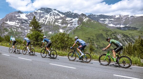 Cyclists (L-R) Italy's Samuele Zoccarato, Austria's Michael Gogl, Norway's Andre Drege, the Netherland's Oscar Riesebeek and Germany's Jonas Rapp ride in a partly snow-covered mountain area during the 4th stage from St. Johann Alpendorf to Kals am Großglockner (151,7 km) of the 2024 Tour of Austria on July 6, 2024.,Image: 887749771, License: Rights-managed, Restrictions: Austria OUT
SOUTH TYROL OUT, Model Release: no, Credit line: Johann GRODER / AFP / Profimedia