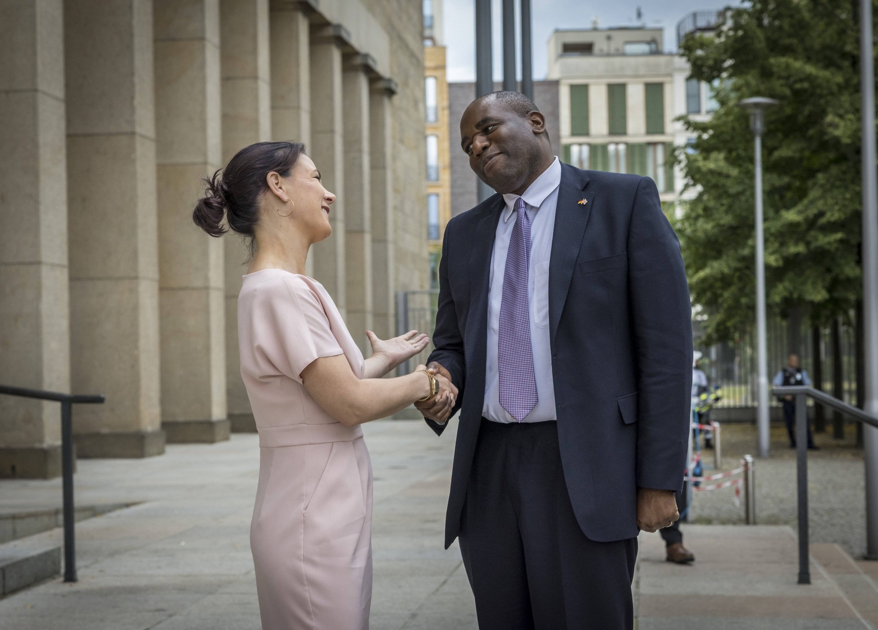 Annalena Baerbock Buendnis 90/Die Gruenen, Bundesaussenministerin, begruesst den neuen britischen Aussenminister David Lammy im Auswaertigen Amt. Deutschland ist Lammys erste Auslandsreise als Aussenminister. Fotografiert im Auftrag des Auswaertigen Amtes Berlin Deutschland *** Annalena Baerbock Buendnis 90 Die Gruenen , Federal Foreign Minister, welcomes the new British Foreign Secretary David Lammy at the Federal Foreign Office Germany is Lammys first trip abroad as Foreign Minister Photographed on behalf of the Federal Foreign Office Berlin Germany Copyright: xThomasxKoehlerxAAxphotothek.dex,Image: 887770183, License: Rights-managed, Restrictions: imago is entitled to issue a simple usage license at the time of provision. Personality and trademark rights as well as copyright laws regarding art-works shown must be observed. Commercial use at your own risk., Credit images as "Profimedia/ IMAGO", Model Release: no, Credit line: Thomas Koehler / imago stock&people / Profimedia