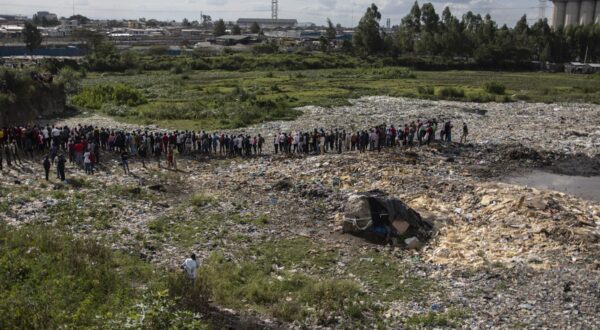 People stand at a dumpsite where six bodies were found in the landfill in Mukuru slum, Nairobi, on July 12, 2024. Kenyan police have announced the opening of an investigation after the discovery of six bodies in a landfill in the capital Nairobi on Friday.
Police briefly fired tear gas and rubber bullets to disperse an angry crowd surrounding a police station near the site of the grisly discovery in Mukuru, a slum in the south of the capital.,Image: 889305611, License: Rights-managed, Restrictions: “The erroneous mention[s] appearing in the metadata of this photo by SIMON MAINA has been modified in AFP systems in the following manner: [six bodies] instead of [nine bodies]. Please immediately remove the erroneous mention[s] from all your online servic, Model Release: no, Credit line: SIMON MAINA / AFP / Profimedia