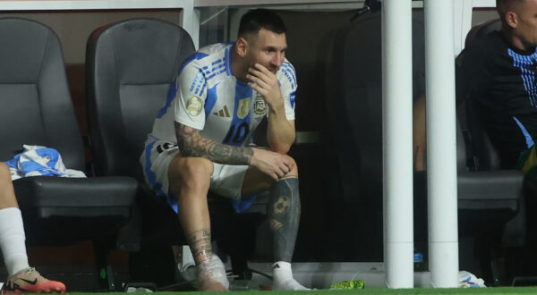 MIAMI GARDENS, FL - JULY 14: Argentina forward Lionel Messi (10)sits on the bench with ice on his foot in the second half  during the Copa America Finals match between Colombia and Argentina on Sunday, July 14 2024 at Hard Rock Stadium in Miami Gardens, Fla.,Image: 889785661, License: Rights-managed, Restrictions: * France, Italy, and Japan Rights OUT *, Model Release: no, Credit line: Peter Joneleit / Zuma Press / Profimedia