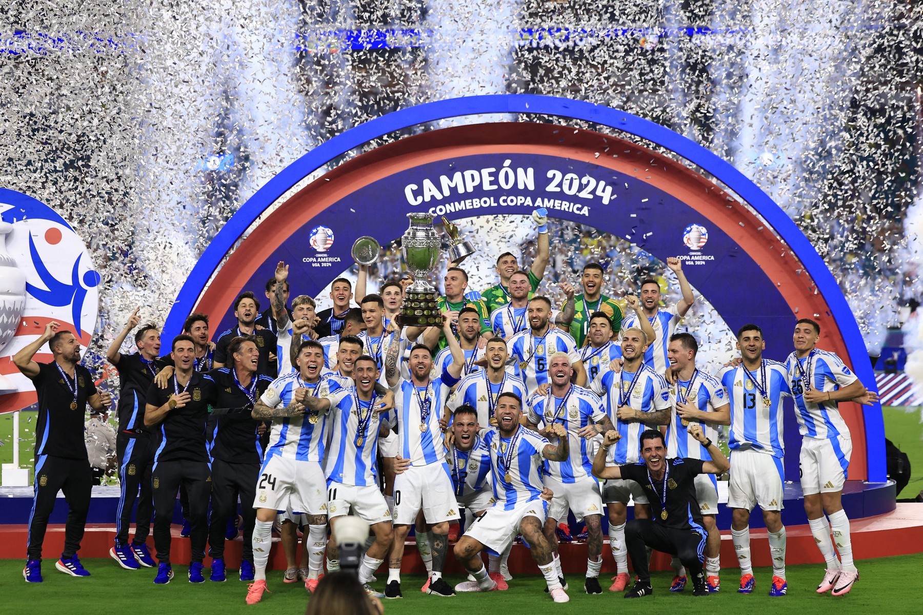 MIAMI GARDENS, FLORIDA - JULY 14: Lionel Messi of Argentina celebrates with the trophy after the team's victory during the CONMEBOL Copa America 2024 Final match between Argentina and Colombia at Hard Rock Stadium on July 14, 2024 in Miami Gardens, Florida.   Buda Mendes,Image: 889790614, License: Rights-managed, Restrictions: , Model Release: no, Credit line: Buda Mendes / Getty images / Profimedia