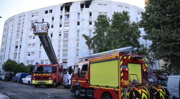 French Firefighters veichles at work to extinguish a fire that broke out overnight at a residential building in a working-class neighbourhood of the southern French city of Nice, killed seven people, southern France, on July 18, 2024.,Image: 890519921, License: Rights-managed, Restrictions: , Model Release: no, Credit line: Valery HACHE / AFP / Profimedia