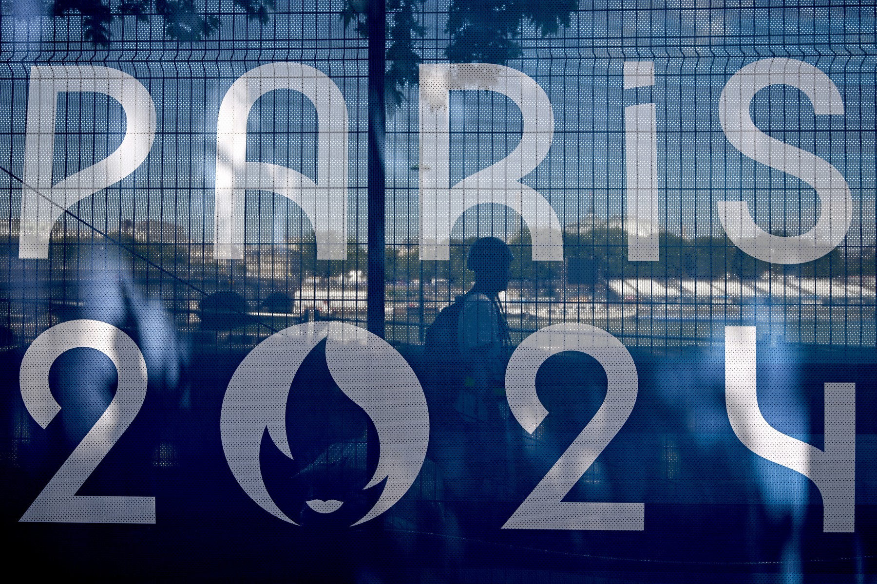 A man works next to the Alexandre III bridge Olympic site, ahead of the Paris 2024 Olympic and Paralympic Games, in Paris, on July 19, 2024.,Image: 890844875, License: Rights-managed, Restrictions: , Model Release: no, Credit line: Gabriel BOUYS / AFP / Profimedia