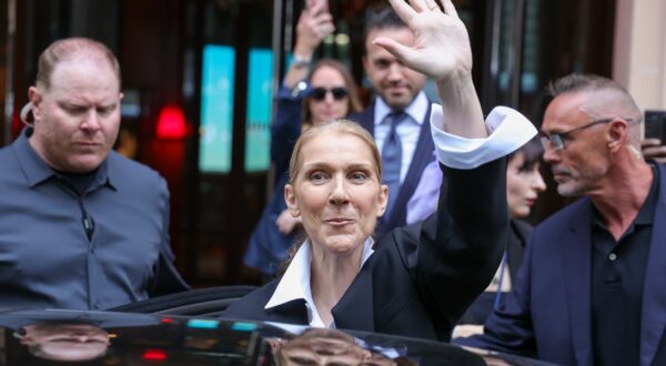 Paris, FRANCE  - Celine Dion is seen leaving the Royal Monceau hotel, signing autographs and waving to fans before preparing for the opening ceremony of the Olympic Games.

BACKGRID USA 23 JULY 2024,Image: 891741966, License: Rights-managed, Restrictions: RIGHTS: WORLDWIDE EXCEPT IN FRANCE, Model Release: no, Pictured: Celine Dion, Credit line: Aissaoui Nacer / BACKGRID / Backgrid USA / Profimedia