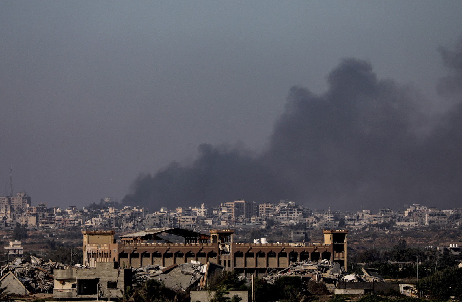 epa11473718 Smoke rises as the Israeli military continues its operation in Gaza City, 11 July 2024 (issued 12 July 2024). The Israeli army on 09 July, had asked all inhabitants of Gaza city to leave, according to its statement the same day hospitals and medical facilities were not concerned but civilians in specific areas were called to move  towards 'the humanitarian area' 'to minimize risk posed to civilians in active combat zone'. More than 38,000 Palestinians and over 1,455 Israelis have been killed, according to the Palestinian Health Ministry and the IDF, since Hamas militants launched an attack against Israel from the Gaza Strip on 07 October 2023, and the Israeli operations in Gaza and the West Bank which followed it.  EPA/MOHAMMED SABER