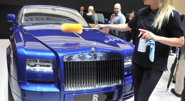 A Rolls Royce is cleaned at English car maker's booth  during a press day ahead of the 82nd Geneva Motor Show on March 6, 2012 in Geneva. Some 700 carmakers hold a press preview of their newest batch of automobiles at the Show, which opens to the public from March 8 to 18.,Image: 121010491, License: Rights-managed, Restrictions: , Model Release: no, Credit line: SEBASTIEN FEVAL / AFP / Profimedia