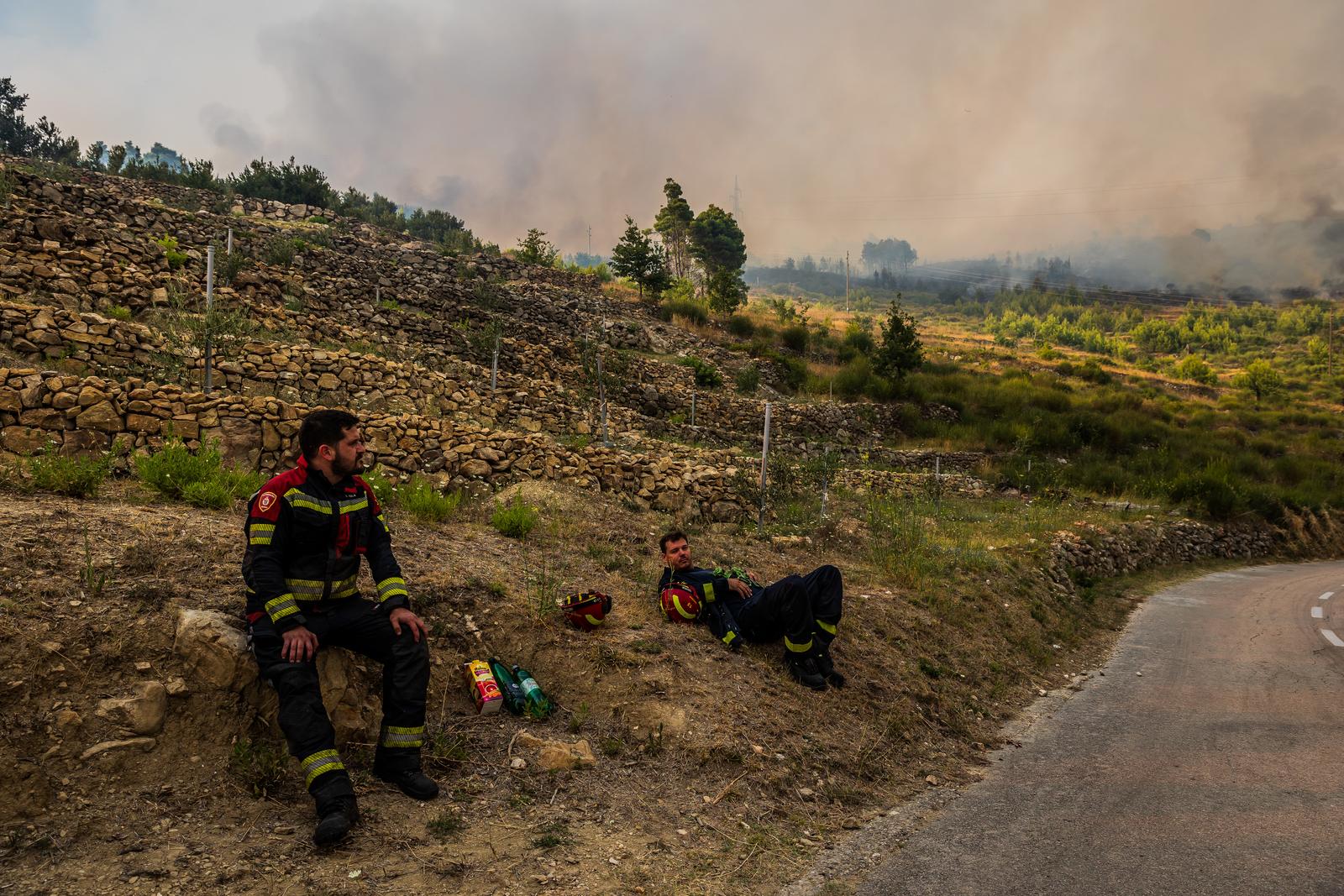 31.07.2024., Podgora  - Pozar koji je jucer buknio povise Tucepa prosirio se u poslijepodnevnim satima i na podgoru i ostatak Biokova. Photo: Zvonimir Barisin/PIXSELL