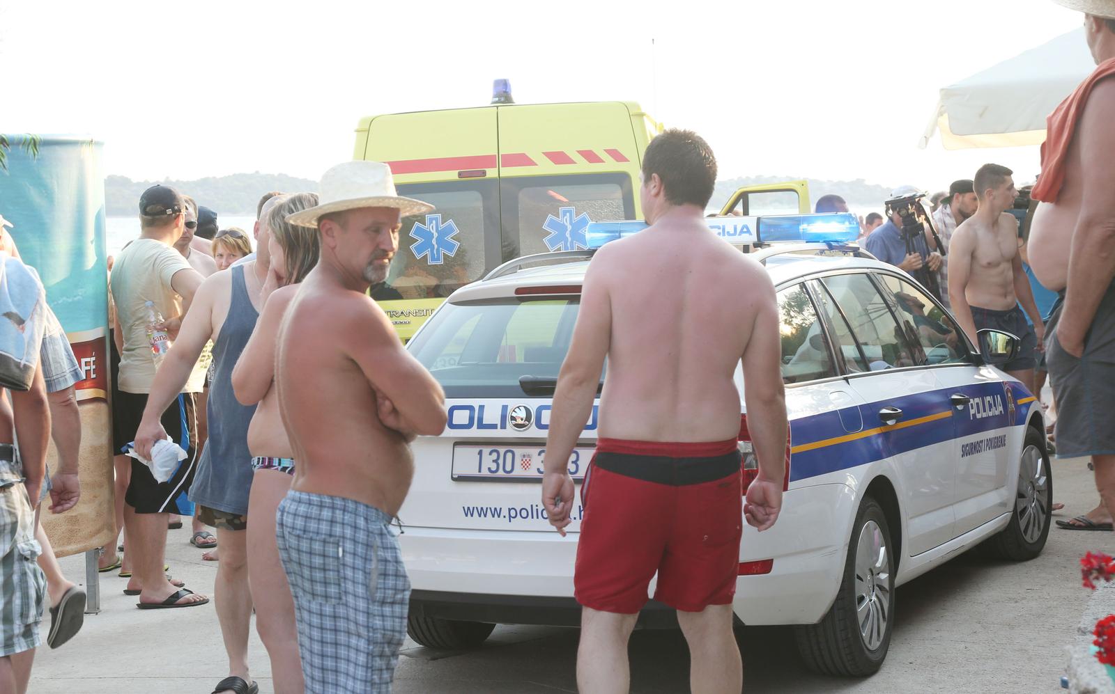 12.08.2015., Vodice - U aquaparku na Plavoj plazi utopila se muska osoba.rPhoto: Dusko Jaramaz/PIXSELL