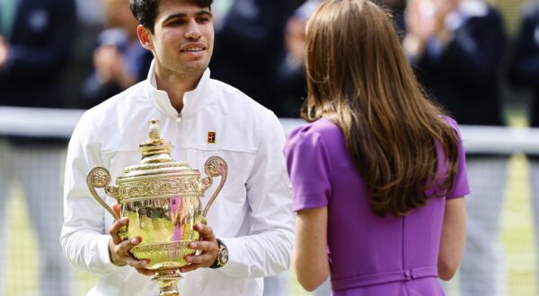 epa11477822 Carlos Alcaraz of Spain receives the trophy from Britain's Catherine, Princess of Wales after winning the Men's final against Novak Djokovic of Serbia at the Wimbledon Championships, Wimbledon, Britain, 14 July 2024.  EPA/TOLGA AKMEN  EDITORIAL USE ONLY