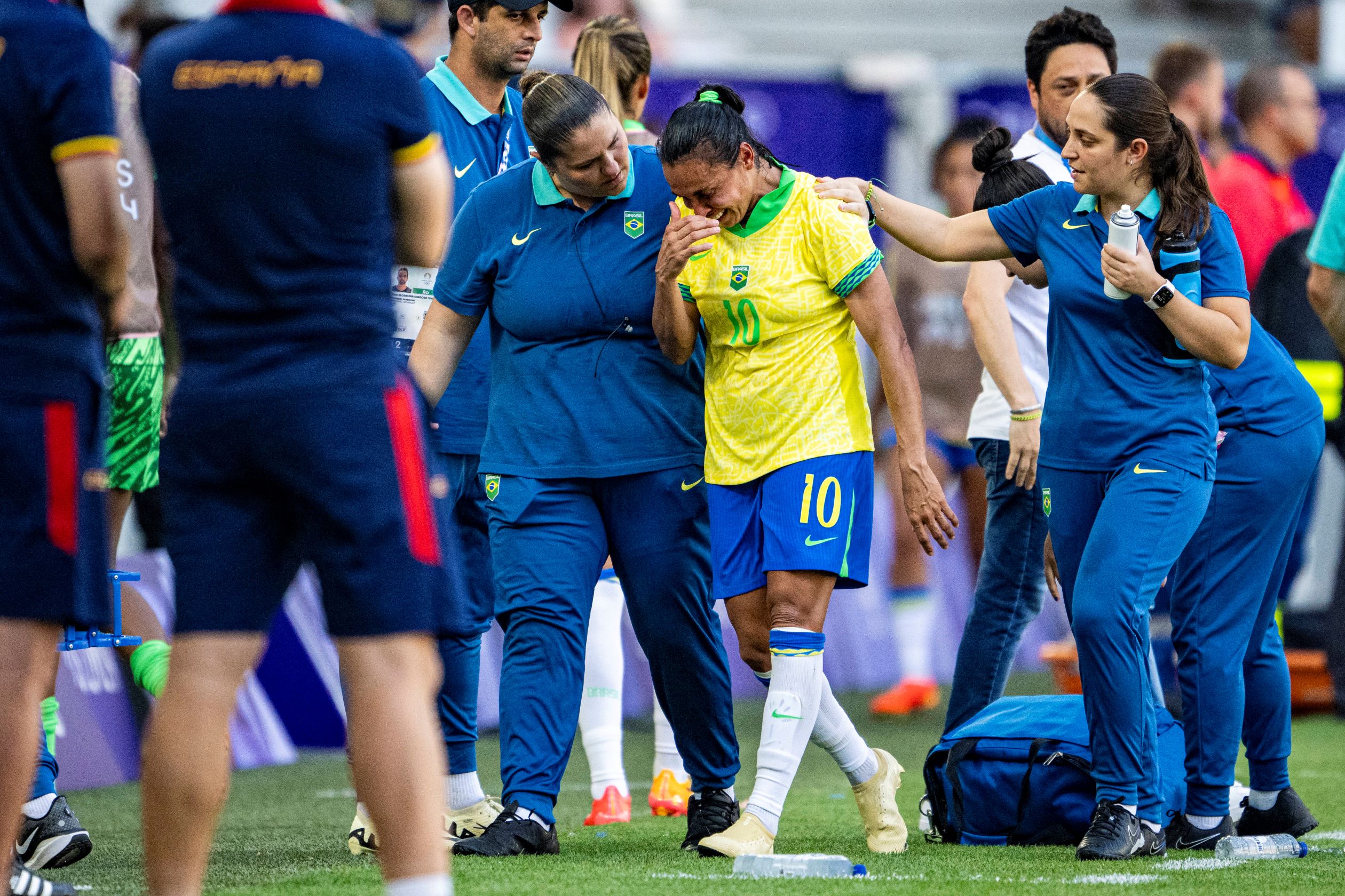 Marta leaves field after receiving straight red card for dangerous play during the women s football match between Brazil and Spain at the Olympic Games, Olympische Spiele, Olympia, OS Paris 2024 at Stade Bordeaux in Bordeaux, France