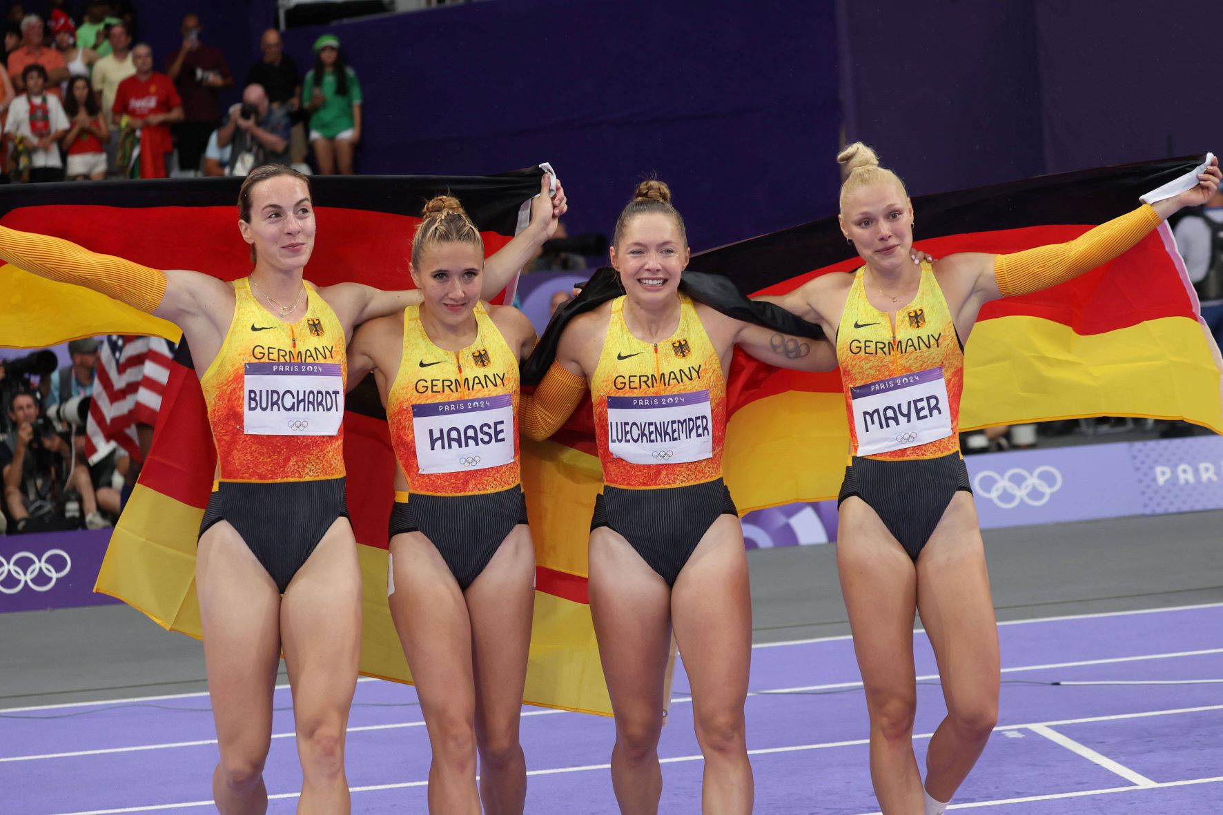 Track and Field, Stade de France Paris, 4x100m Staffellauf Frauen , Alexandra Burghardt, Rebekka Haase, Gina Lückenkemper, Lisa Mayer, alle Deutschland, *** Olympic Games Paris 2024