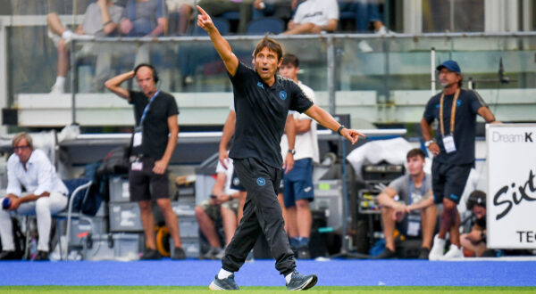 Napoli s Head Coach Antonio Conte gestures during Hellas Verona FC vs SSC Napoli, Italian soccer Serie A match in Verona, Italy, August 18 2024 PUBLICATIONxNOTxINxITA Copyright: xEttorexGriffoni/IPAxSportx/xipa-x/xx IPA_48915334 IPA_Agency_IPA48915334