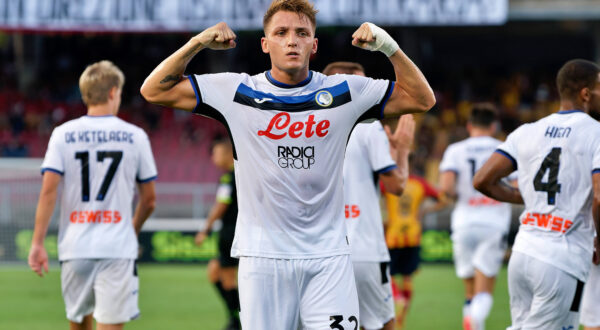 Mateo Retegui of Atalanta celebrates after scoring a goal during US Lecce vs Atalanta BC, Italian soccer Serie A match in Lecce, Italy, August 19 2024 PUBLICATIONxNOTxINxITA Copyright: xEmmanuelexMastrodonato/IPAxSportx/xx IPA_48935201 IPA_Agency_IPA48935201