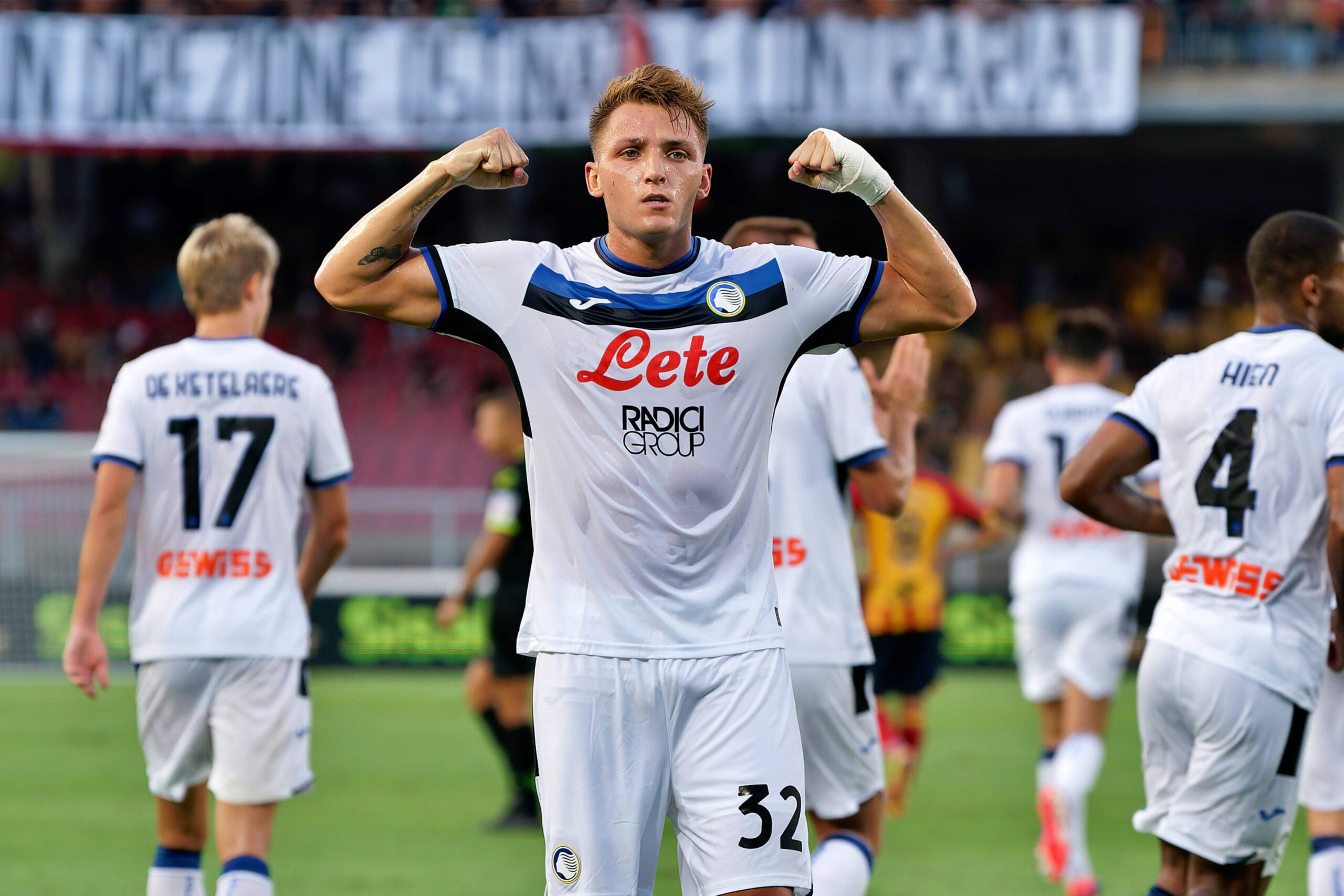 Mateo Retegui of Atalanta celebrates after scoring a goal during US Lecce vs Atalanta BC, Italian soccer Serie A match in Lecce, Italy, August 19 2024 PUBLICATIONxNOTxINxITA Copyright: xEmmanuelexMastrodonato/IPAxSportx/xx IPA_48935201 IPA_Agency_IPA48935201