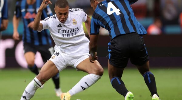 Warsaw: Warsaw, Poland, 14th August 2024. Kylian Mbappe of Real Madrid takes on Isak Hien of Atalanta during the UEFA Super Cup match at National Stadium, Warsaw