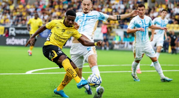 Elfsborg's Michael Baidoo, left and Rijeka's Stjepan Radeljić vie for the ball, during the Europa League third qualifying round, second leg soccer match between Elfsborg and Rijeka, at Boras Arena