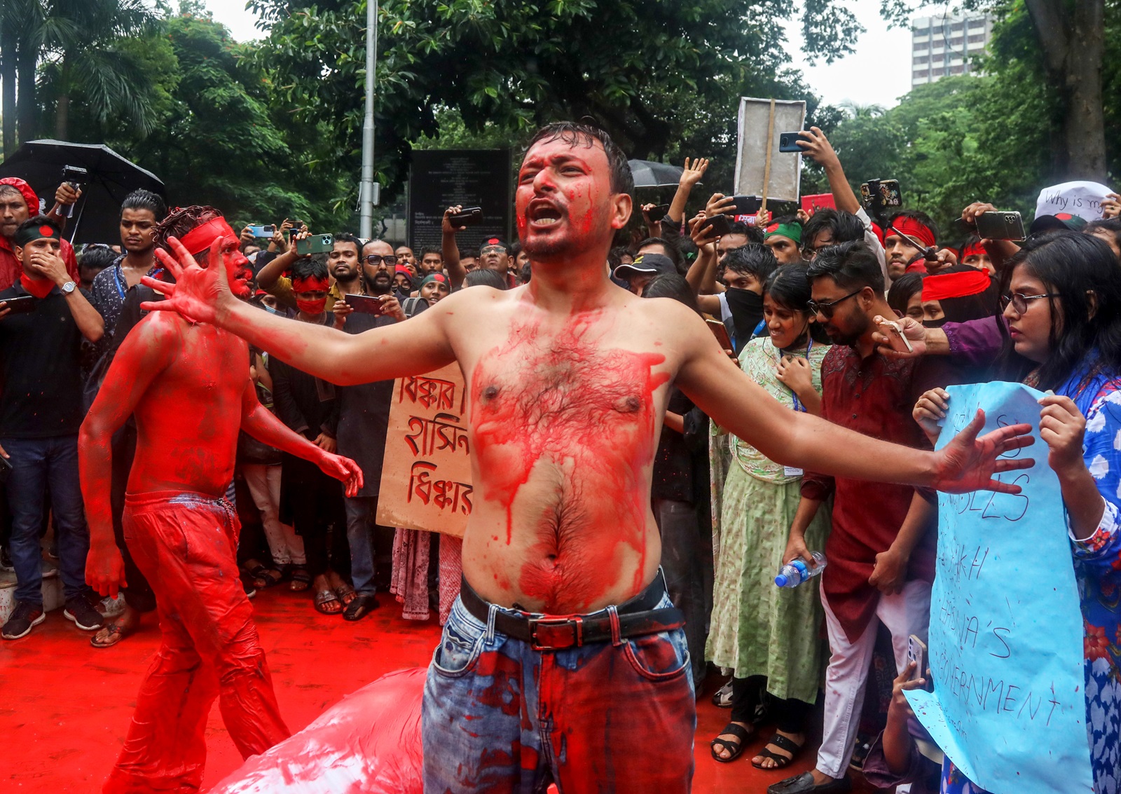 epaselect epa11519012 Bangladeshi artists perform during a mass demonstration in Dhaka, Bangladesh, 02 August 2024. Thousands of people took part in a nationwide prayer and student procession to protest the "massacre and mass arrests" following recent protests by the Quota Reform Movement, which is demanding reforms to the government's job quota system. Authorities in Bangladesh have announced a gradual easing of a curfew imposed on July 20 after violence erupted in Dhaka and other regions following mass protests last week, allowing offices to open and some activities to take place, and partially restoring telecommunications services.  EPA/MONIRUL ALAM