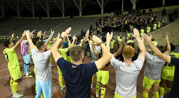 28.08.2024., Baku, Azerbajdzan - Uzvratna utakmica doigravanja UEFA Lige prvaka, Qarabag FK- GNK Dinamo. Slavlje navijaca i igraca Dinama nakon pobjede i izborene Lige Prvaka.  Photo: Marko Lukunic/PIXSELL