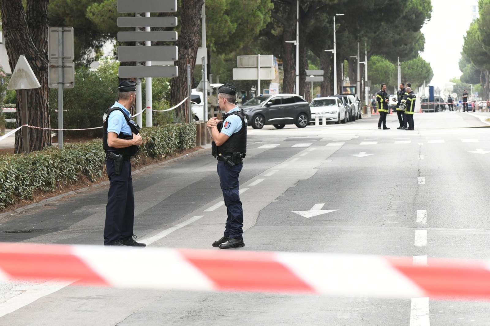 LA GRANDE MOTTE, FRANCE : Deux déflagrations et un incendie ont touché la synagogue Beth Yaacov de La Grande-Motte, dans l'Hérault, ce samedi matin. Les pompiers et les forces de l’ordre sont sur place, avec la cellule départementale d'investigation criminelle, le 24 aout 2024.,Image: 901180827, License: Rights-managed, Restrictions: , Model Release: no, Credit line: Valentina Claret / Panoramic / Profimedia