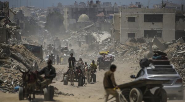 epa11453013 Internally displaced Palestinians leave with their belongings following an evacuation order issued by the Israeli army, in Khan Younis, southern Gaza Strip, 02 July 2024. More than 37,000 Palestinians and over 1,455 Israelis have been killed, according to the Palestinian Health Ministry and the IDF, since Hamas militants launched an attack against Israel from the Gaza Strip on 07 October 2023, and the Israeli operations in Gaza and the West Bank which followed it.  EPA/MOHAMMED SABER