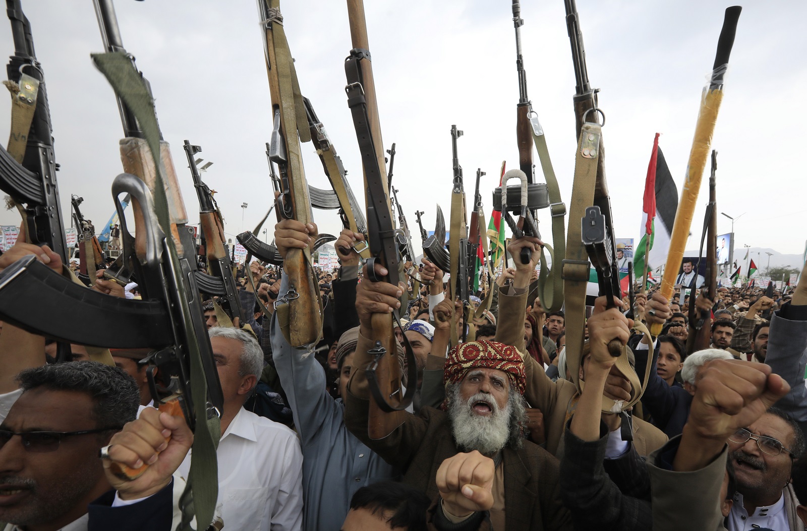 epa11488089 Houthi supporters chant slogans while brandishing weapons during a protest against the US and Israel, in Sana'a, Yemen, 19 July 2024. Thousands of people participated in the protest in solidarity with the Palestinian people and condemning the US support for Israel's military operation in the Gaza Strip, amid the Houthis‚Äô escalating maritime attacks in the seas around Yemen. The protest came after Yemen's Houthis claimed a drone attack against Israel's Tel Aviv in solidarity with the Palestinians, in the context of the armed conflict that began in October 2023 between Israel and Hamas in the Gaza Strip.  EPA/YAHYA ARHAB