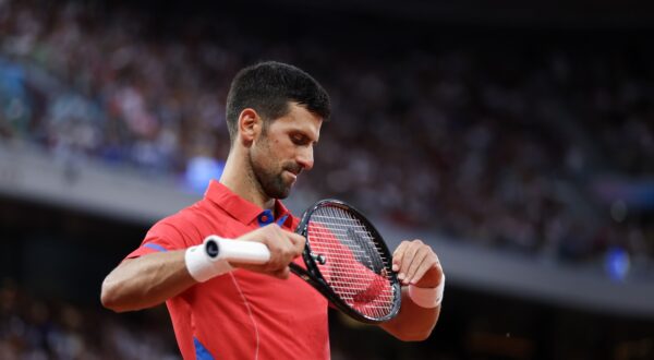 Pariz, 01.08.2024 - Meč četvrtfinala teniskog turnira na Olimpijskim igrama Pariz 2024, Novak Đoković - Stefanos Tsitsipas. Na slici Novak Đoković.
foto HINA/ Damir SENČAR/ ds