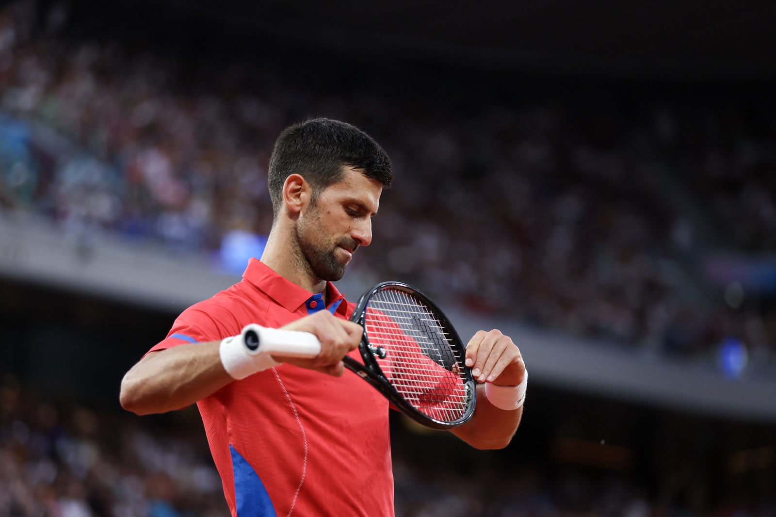 Pariz, 01.08.2024 - Meč četvrtfinala teniskog turnira na Olimpijskim igrama Pariz 2024, Novak Đoković - Stefanos Tsitsipas. Na slici Novak Đoković.
foto HINA/ Damir SENČAR/ ds